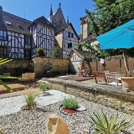 Les Cieux De La Cathedrale - Calme - Jardin - Wifi アパート