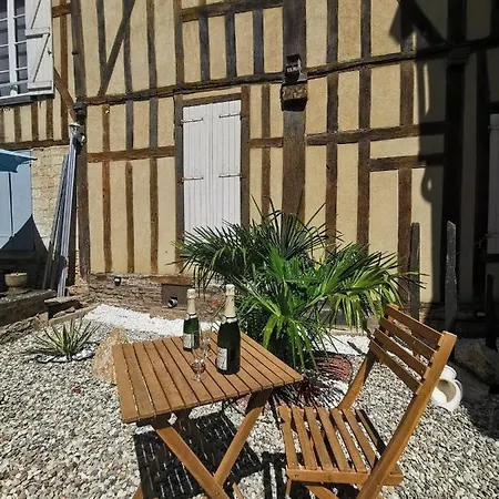 Les Cieux De La Cathedrale - Calme - Jardin - Wifi アパート *