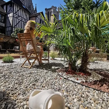 Les Cieux De La Cathedrale - Calme - Jardin - Wifi アパート